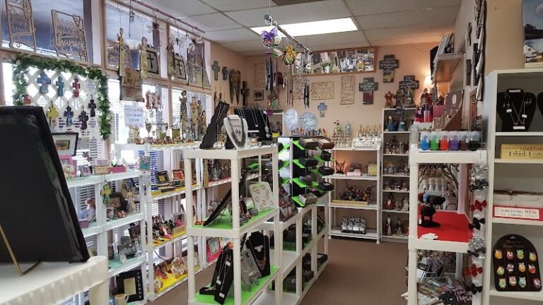 17511 cute n country gift shop 1 768x432