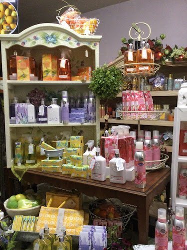 17571 uncommon market 1