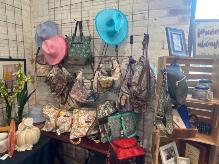 17697 118 gallery and gifts 1 768x576