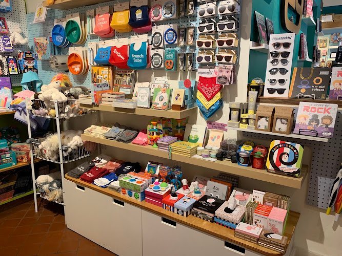 20390 exit9 gift emporium 3