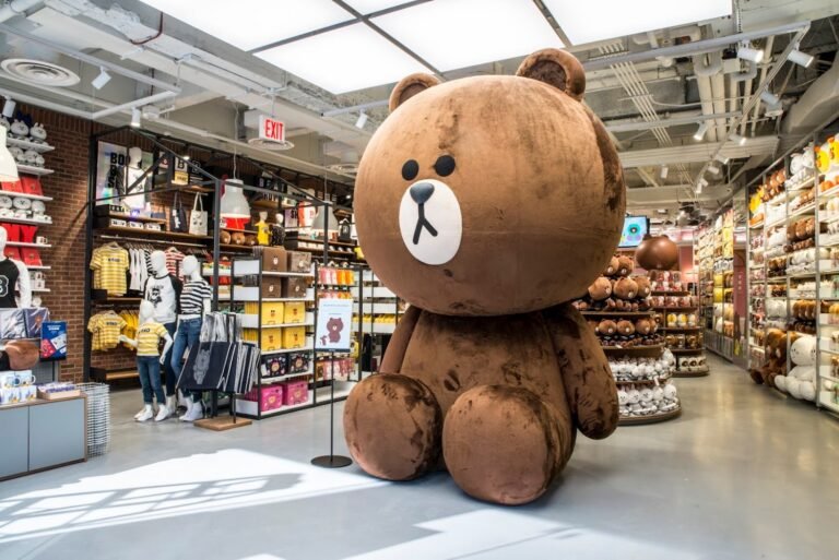 20466 line friends new york times square store 768x513