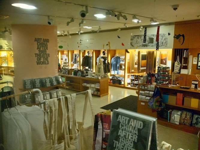 20472 guggenheim museum store 1