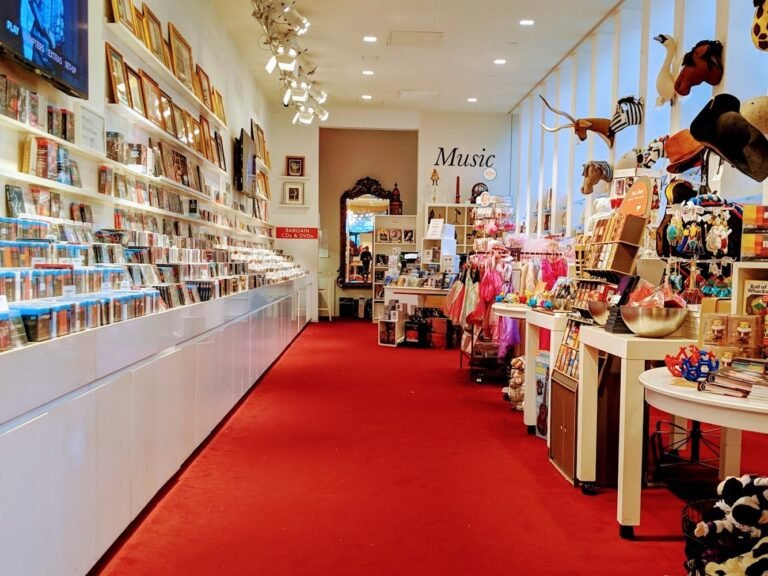 20531 met opera shop 1 768x576