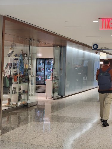 20551 tisch gift shop 1