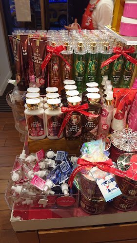 20750 bath body works 1