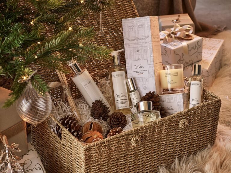21783 the white company 768x576