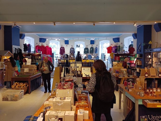 22554 university of glasgow gift shop 1