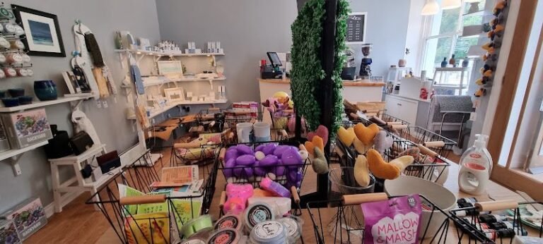 22581 salka gift shop on the rock 1 768x346
