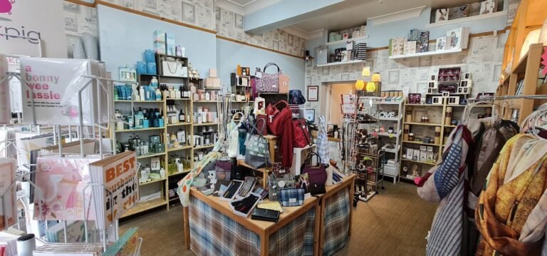 22620 a scents of scotland 768x359