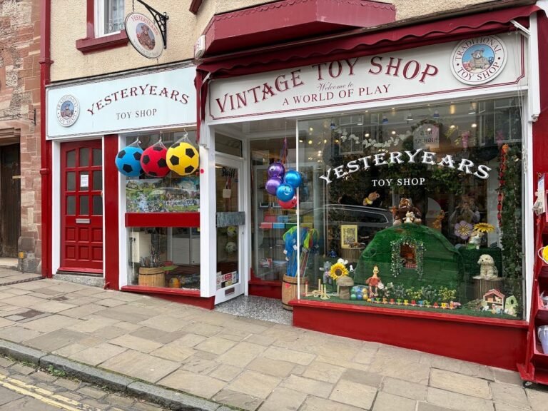 22826 yesteryears toy shop 768x576