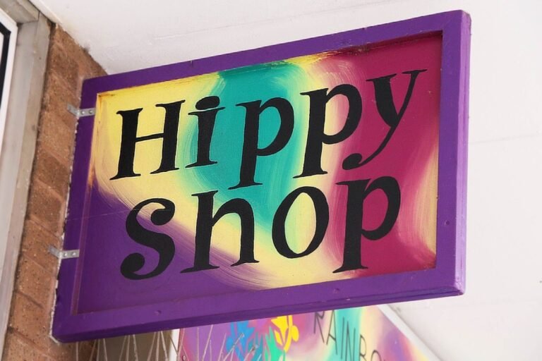 22880 rainbowbiz hippy shop 768x512